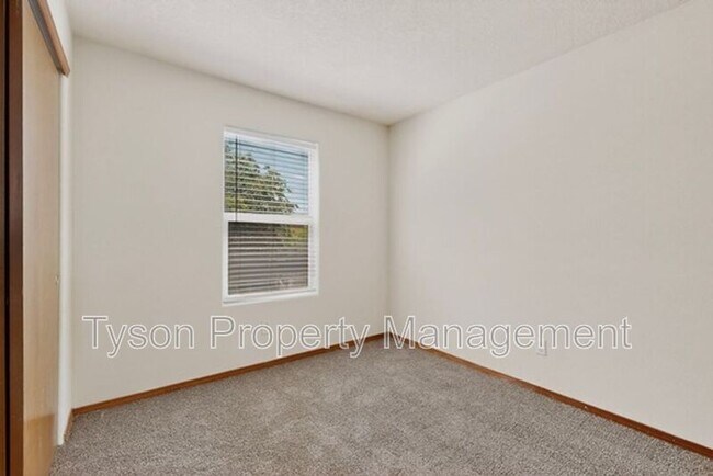 Building Photo - 1700 Violetas Rd NW