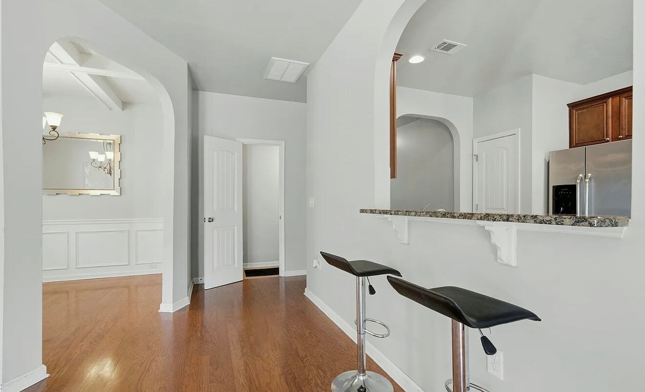Building Photo - 9 Matador Way