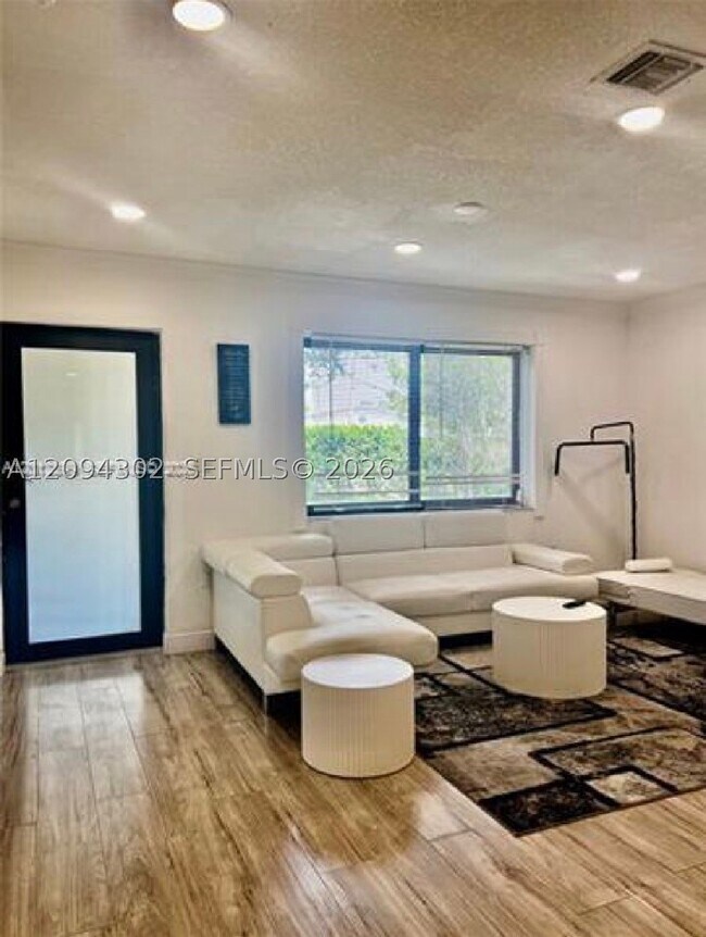 Building Photo - 12040 N Miami Ave