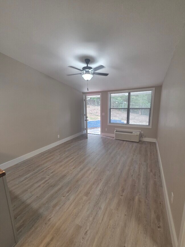 Building Photo - Holly Park Square Apartments
