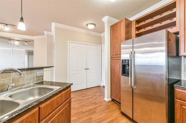 Building Photo - 1711 Old Spanish Trail