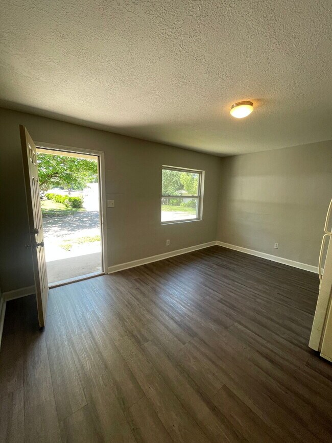 Building Photo - Available now. Upgraded studio!