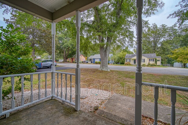 Building Photo - 534 Lucerne Dr