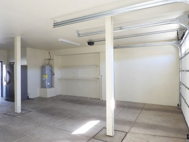 Building Photo - 3 Bedroom 2.5 Bath Home