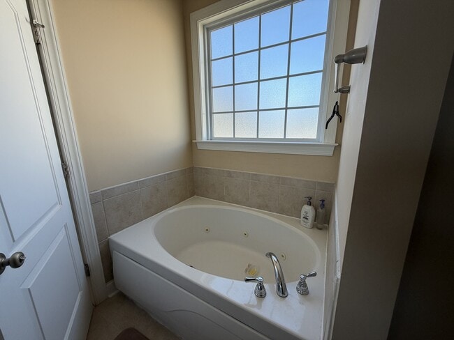 Building Photo - 1908 Limerick Ln