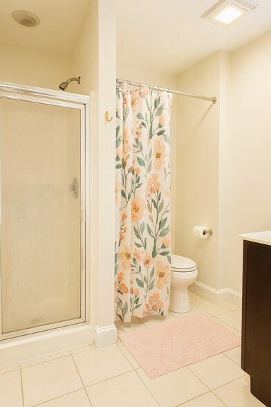 Building Photo - 10 Strathmore Rd