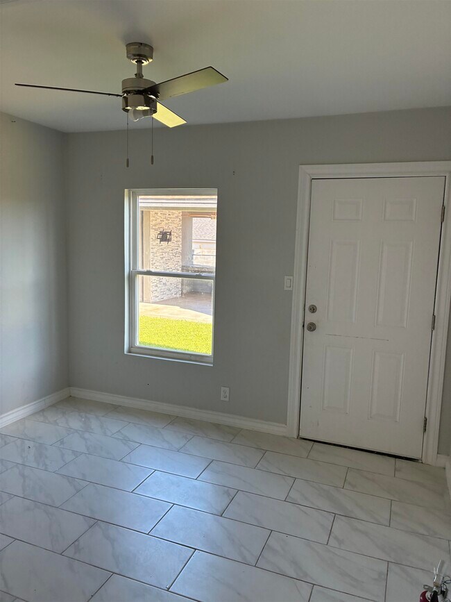 Building Photo - 1622 Bilbao Drive