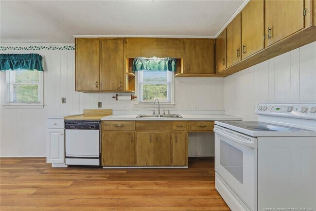 Building Photo - 2902 Cornell Dr