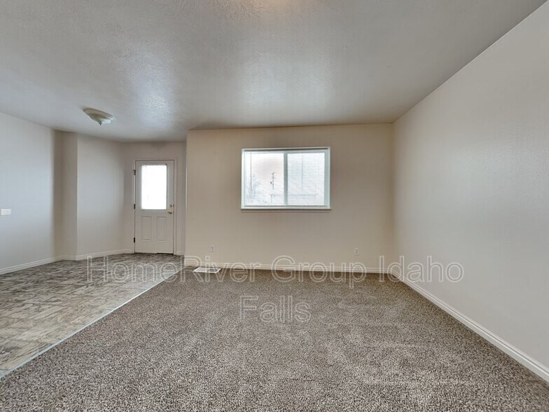 Building Photo - 3535 Deloy Dr