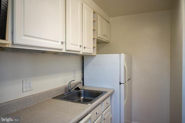 Building Photo - 6612 Wakefield Dr