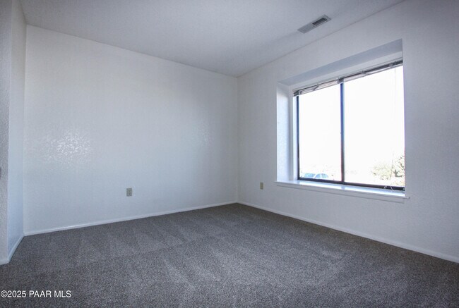 Building Photo - 3069 Cascades Ct
