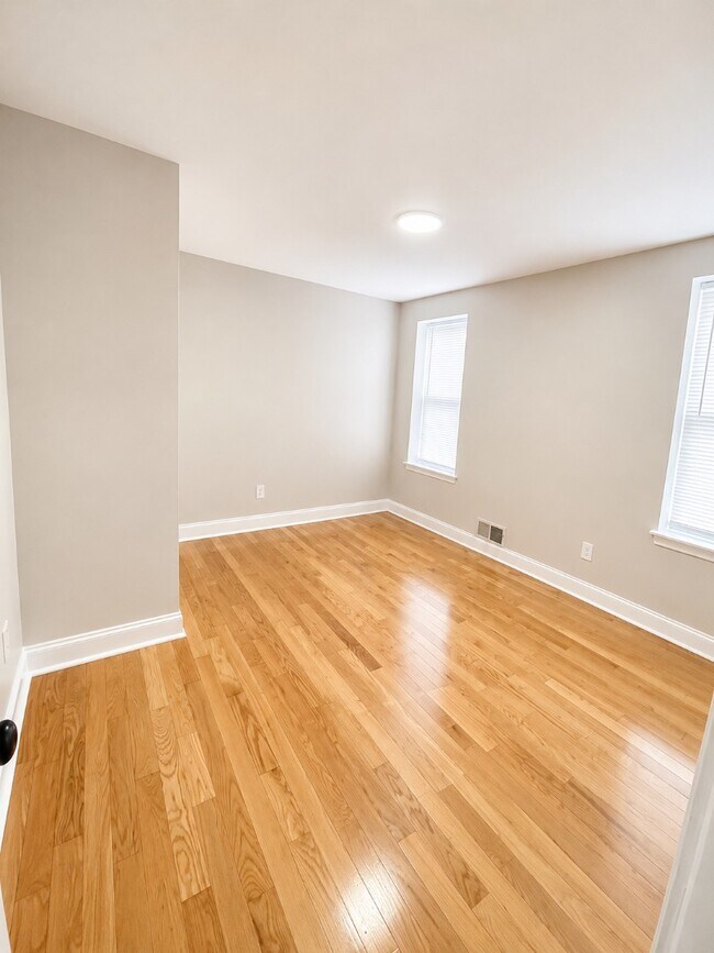 Building Photo - 2501 E Fayette St