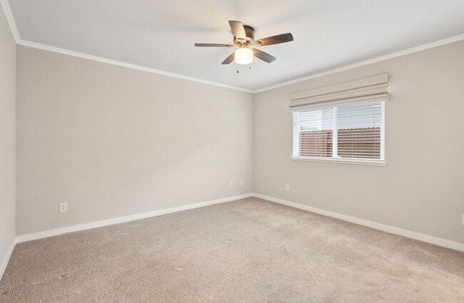 Building Photo - **Welcome Home to Your Dream Residence in Roseville!**