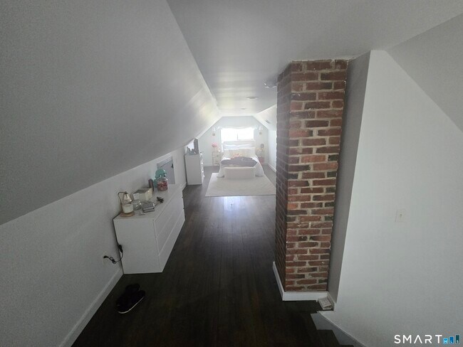 Building Photo - 275 Burnsford Ave