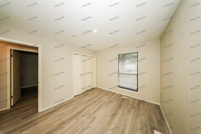 Building Photo - 813 N Briarcliff Dr