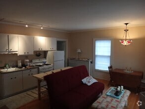 Building Photo - Original Master Suite in 1902 Mansion