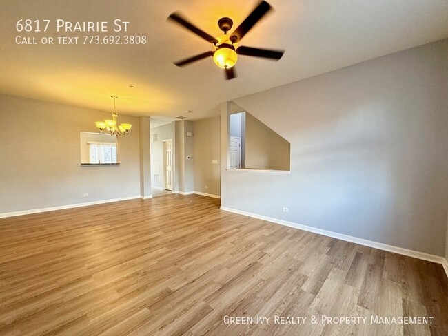 Building Photo - Multi-level, Modern Townhome on a Quiet St...