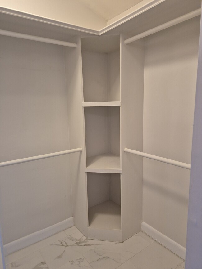 Building Photo - 207 Brookview Terrace