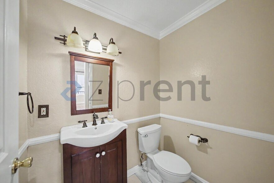 Building Photo - Unit 110