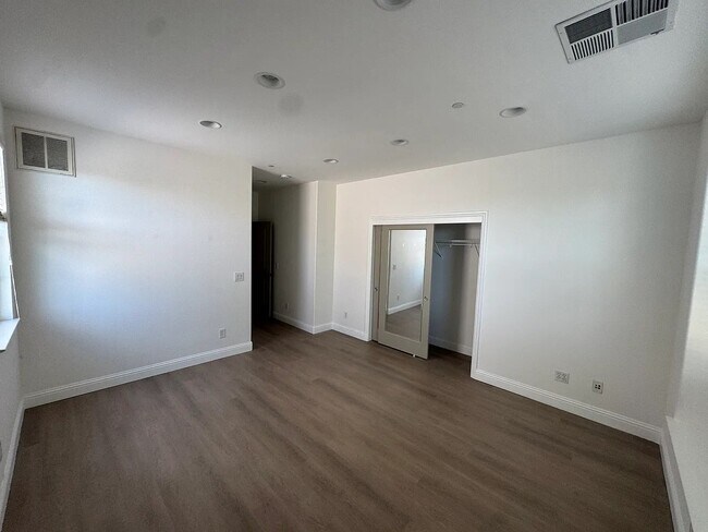 Building Photo - 40203 Antigua Rose Terrace