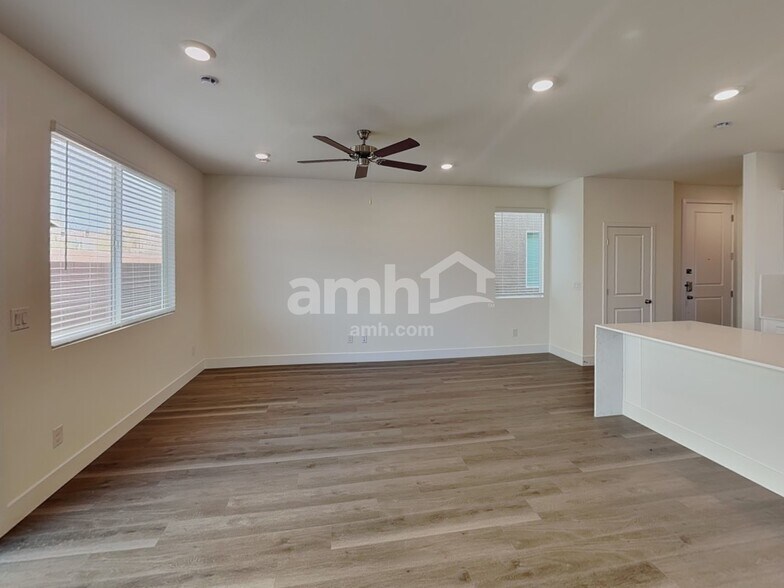 Building Photo - 10131 Cv Mountain St