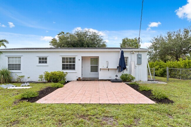 Building Photo - 259 Bloomfield Dr
