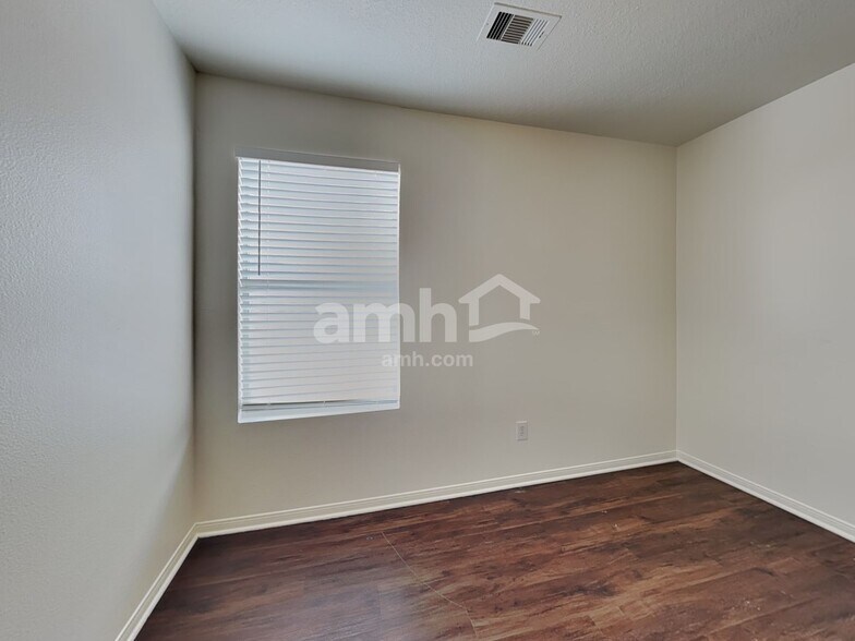 Building Photo - 19515 Providence Shore Way