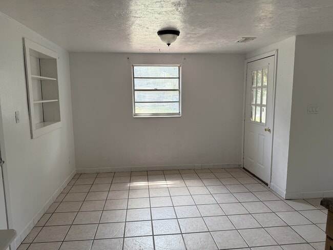 Building Photo - 1110 NW 17th Ave