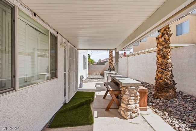 Building Photo - 7285 Winding Creek Dr