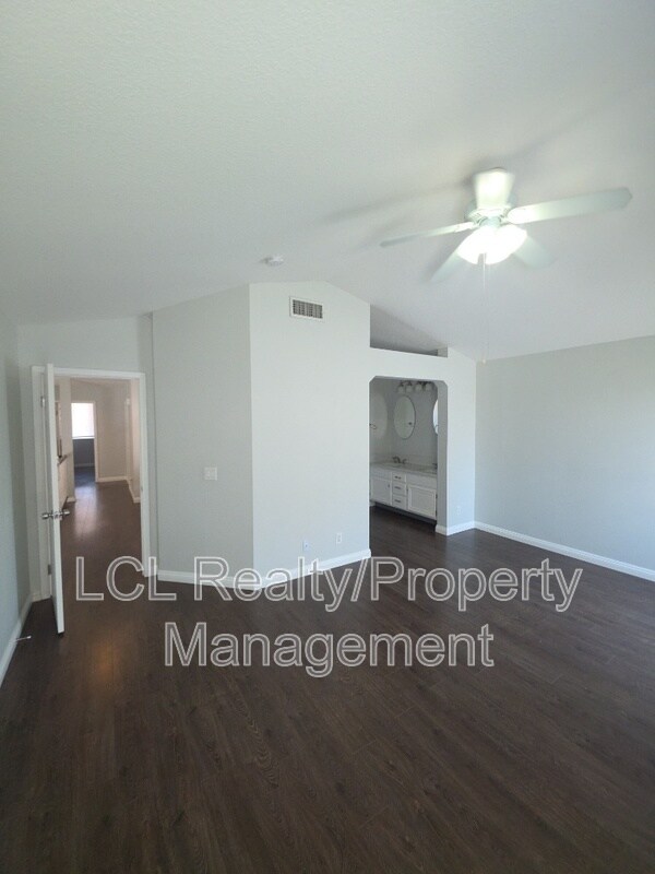 Building Photo - 24099 Golden Pheasant Ln