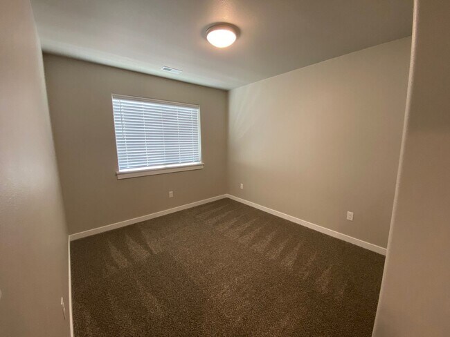 Building Photo - ~Brand New House in Oakland~
