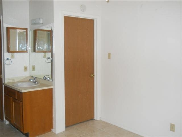 Building Photo - 8000 Clydesdale Dr