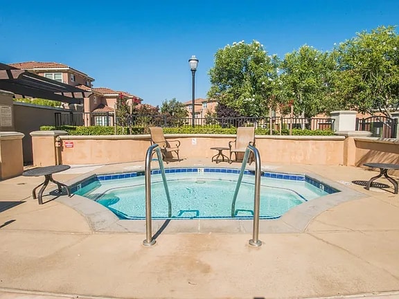 Hot tub - 4800 Westlake Pky