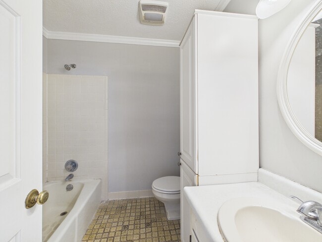 Building Photo - 1985 Briarcliff Rd