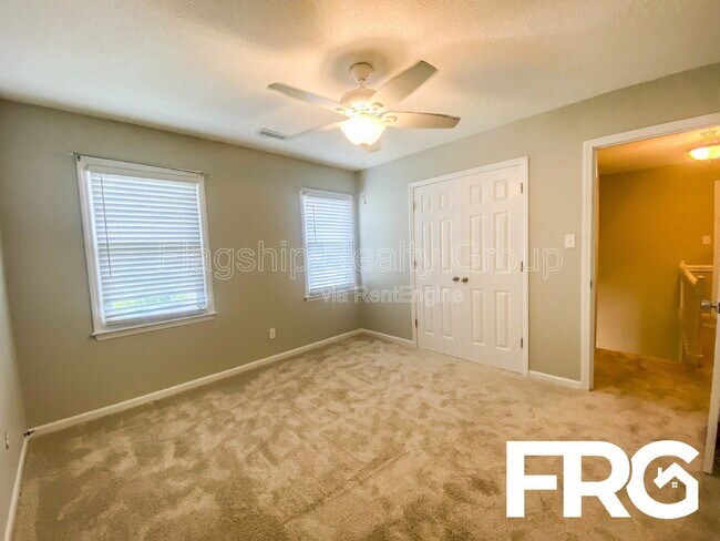 Building Photo - 305 Smith Pl