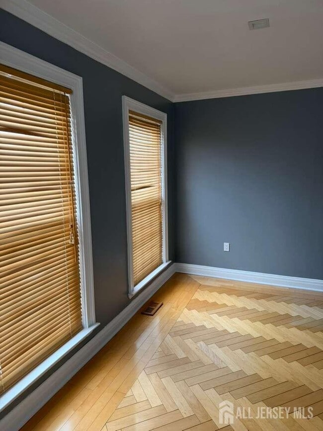 Building Photo - 2 Mochen Ct