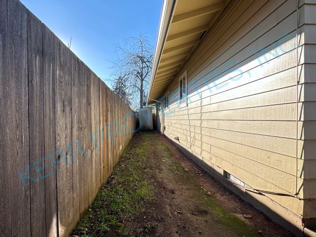 Building Photo - FREE RENT! Charming 2-Bedroom Duplex Retreat on SE Steele St, Portland – Cozy Comfort Awaits!