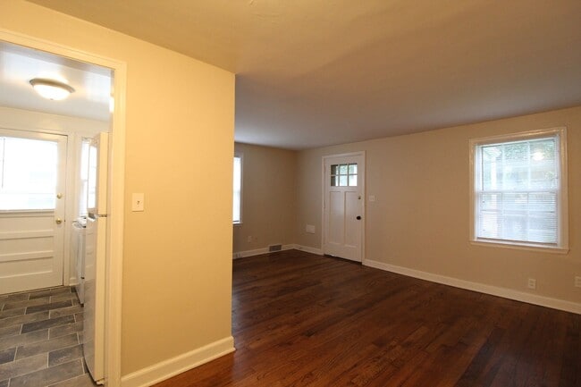 Building Photo - One Bedroom Duplex in North Kansas City