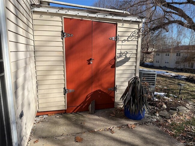 Building Photo - 276 Temple Hill Rd