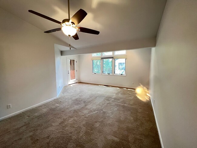 Building Photo - Branchlands Condo