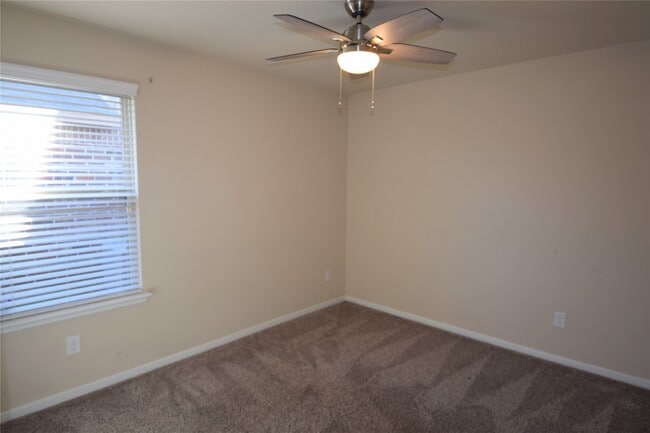 Building Photo - 3042 Village Creek Dr