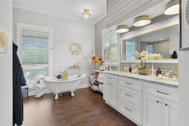 Building Photo - 500 Turnberry Ln