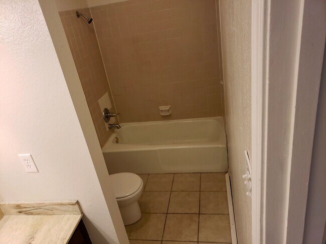 Building Photo - Spacious three-bedroom home for rent!
