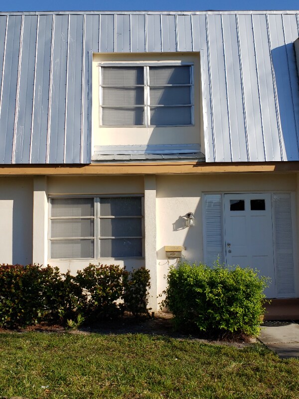 Primary Photo - 4903 Catalina Dr