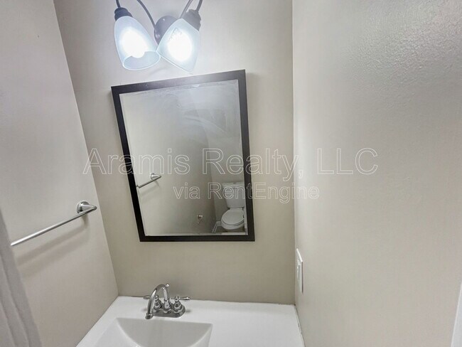 Building Photo - 5542 Pine Gate Dr