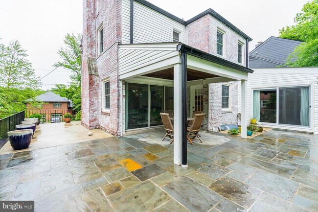 Building Photo - 5724 27th St NW