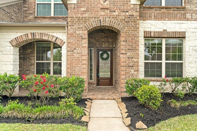Building Photo - 25935 Foxrun Vista Dr