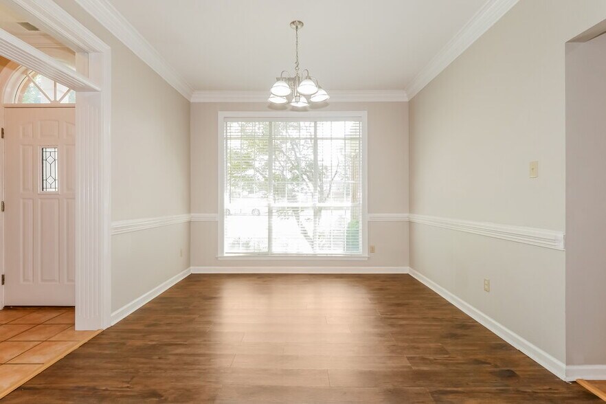 Building Photo - 4077 Course View Dr