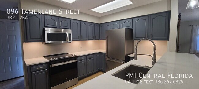 Building Photo - 896 Tamerlane St