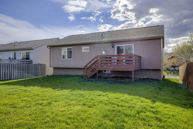 Building Photo - Must See 3 Bedroom In Millard School District!!